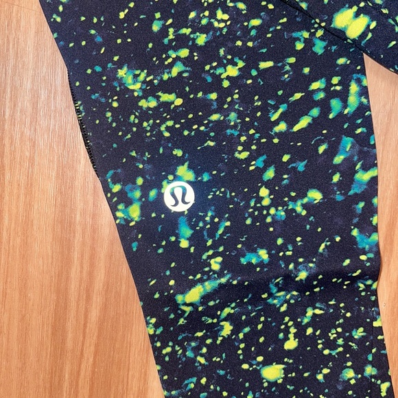 Lululemon size 4 Base Pace - Picture 2 of 3